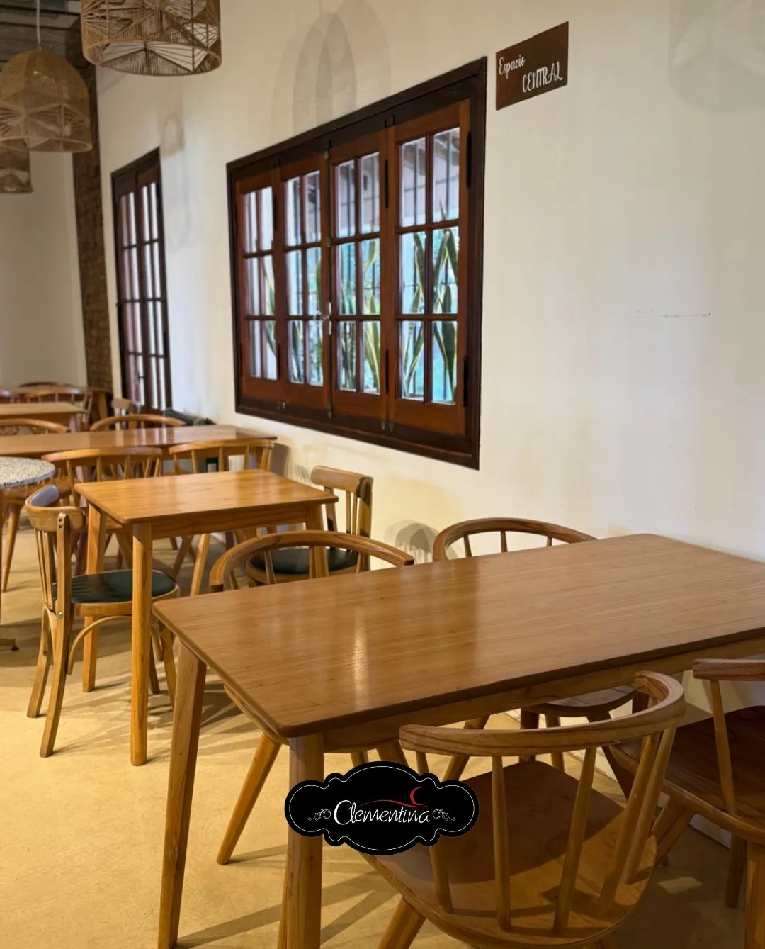 Mesas del salón de Clementina